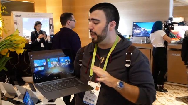 Asus Nova Go 4GLTE Gigbit Laptop With A 22 Hour Battery Life - CES 2018 - YouTube Tech Guy смотреть онлайн