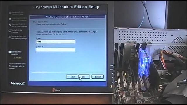 Microsoft Windows Millennium Edition [2513 Beta 3 and 2525 RC0] смотреть онлайн