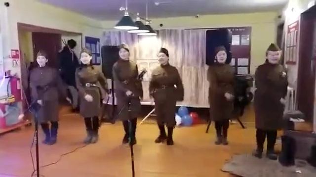 Чуукаар нэһилиэгэр Улуу Кыайыы 77-с сылын күргүөмнээхтик бэлиэтээтилэр смотреть онлайн