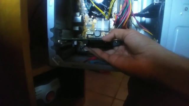 Fazendo o Primeiro Upgrade no meu Pc com a Amd HD 6450 смотреть онлайн