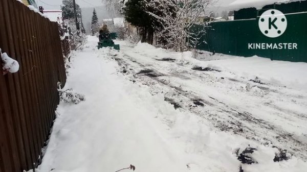 Пробую чистить снег отвалом