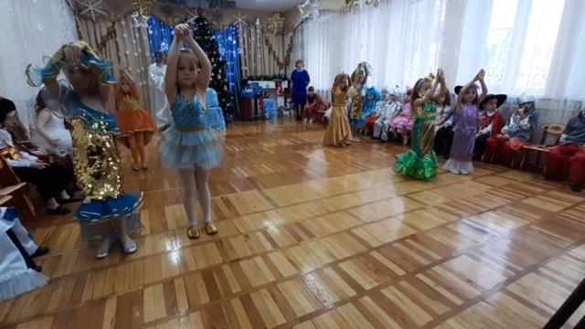 танец рыбок (старшая группа) смотреть онлайн