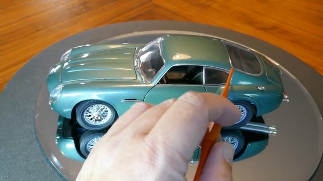 Aston Martin DB4 GT Zagato in 1:18 scale by Road Signature смотреть онлайн