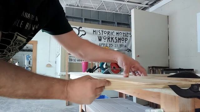 Use a Saw Guide to Trim Wood Window Sash смотреть онлайн