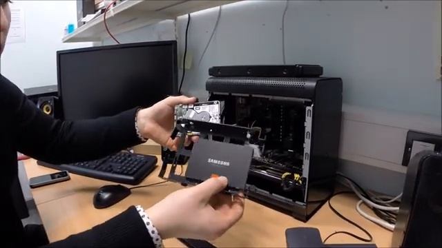 Clone a hard drive with WD Black 1TB Dual Drive SSD смотреть онлайн