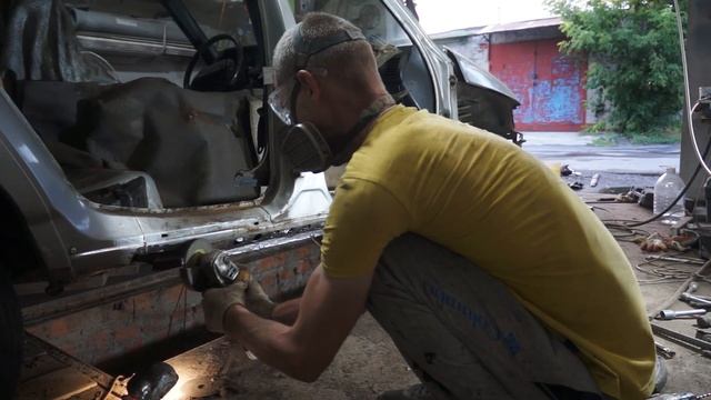 купил ваз 2112.сварка кузова, замена маслосъёмных колпачков и всё равно дымит!!!