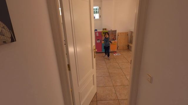 जलपरी को बेसमेंट में मदद की ज़रूरत है смотреть онлайн