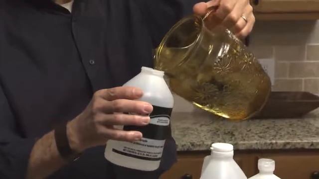 How to Make an Affordable, Non-Toxic Household Cleaner смотреть онлайн