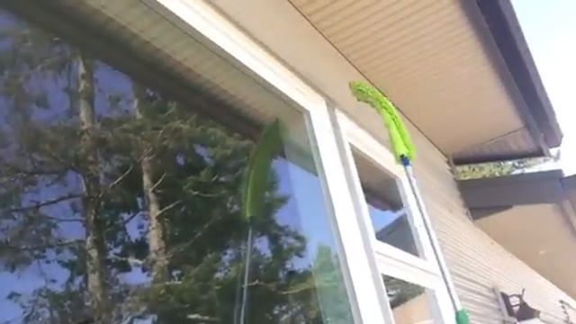Got spider webs! Easiest way to get spiders off your windows! смотреть онлайн
