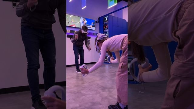 Настоящие приключения для всей семьи! #виртуальнаяреальность #vr #mirvr #short смотреть онлайн