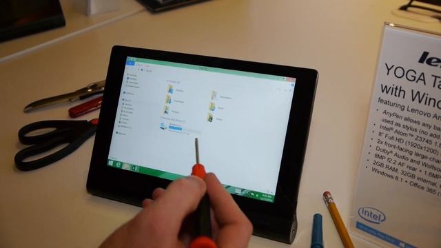 Lenovo Tablet 2 with Windows and AnyPen Technology - Using scissors on your tablet - CES 2015 смотреть онлайн