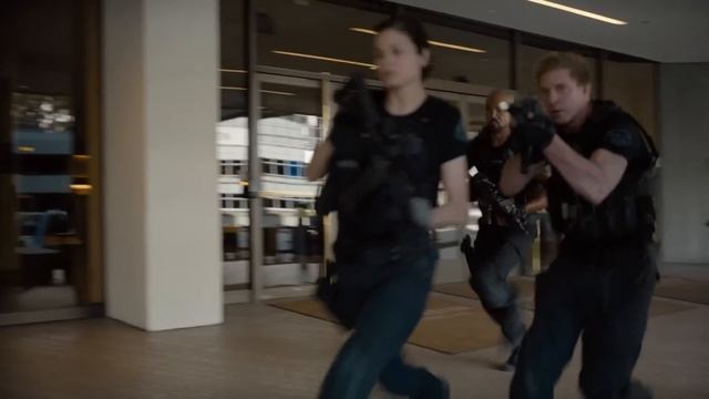 SWAT VS Former Military - S.W.A.T 1x01 смотреть онлайн