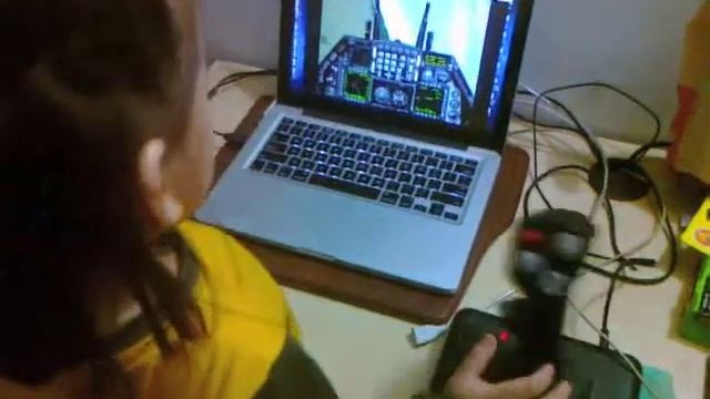 Falcon4 AF Mac with 21-Month Old Toddler смотреть онлайн