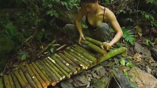 Красивая ДЕВУШКА в ТРОПИЧЕСКОМ ЛЕСУ | ВЫЖИВАНИЕ В ОДИНОЧНОМ КЕМПИНГЕ | Расслабляющий АСМР #7 смотреть онлайн