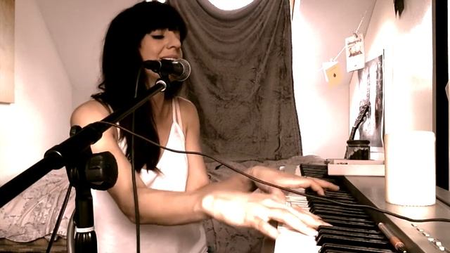 Calvin Harris - This Is What You Came For ft. Rihanna (cover) Cassandra Kotchie смотреть онлайн