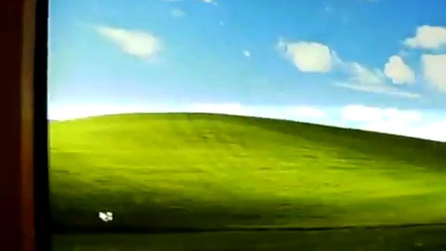 2001 Compaq Presario 7000 running Windows XP Professional смотреть онлайн
