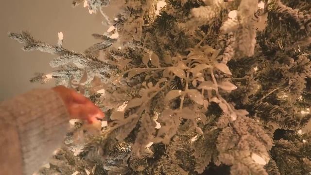 DECORATING MY CHRISTMAS TREE _ neutral tones, gold & champagne 2022 🌟✨ смотреть онлайн