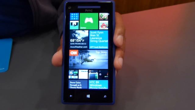 Windows Phone 8 and the new Lock Screen, it's customizable, good for users and developers смотреть онлайн