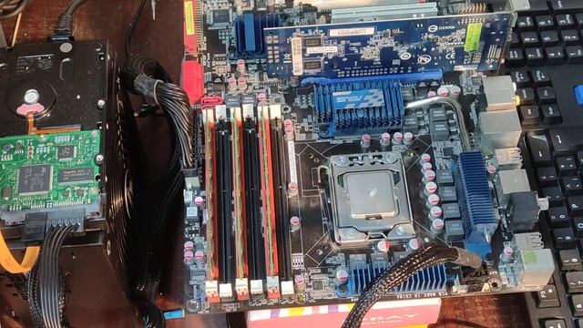 Primer encendido Asus P6T SE смотреть онлайн