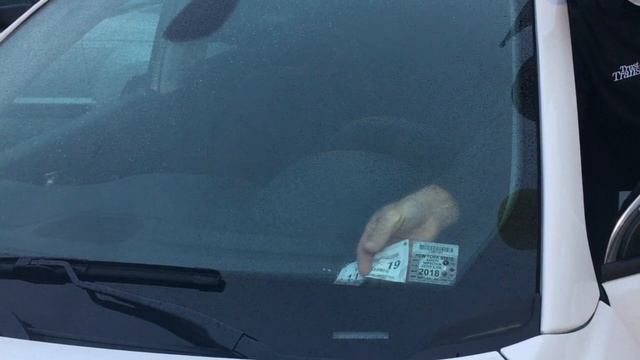 HOW TO APPLY YOUR REGISTRATION STICKER onto your windshield PERFECTLY STRAIGHT... смотреть онлайн