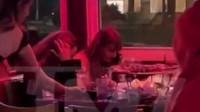 Taylor Swift Hits L.A. Bar for Birthday Party without Travis Kelce: Barney's Beanery Hollywood смотреть онлайн