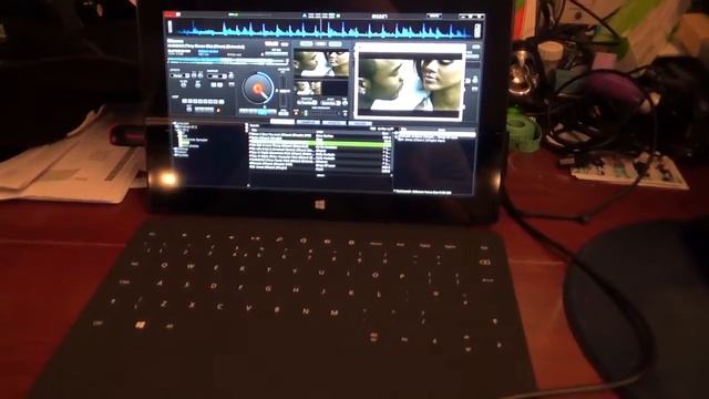 Microsoft Surface Pro running Virtual DJ Pro смотреть онлайн