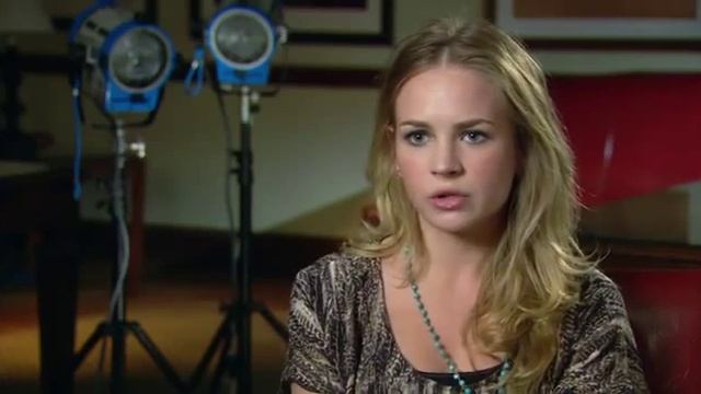 Britt Robertson - Delivery Man Interview смотреть онлайн