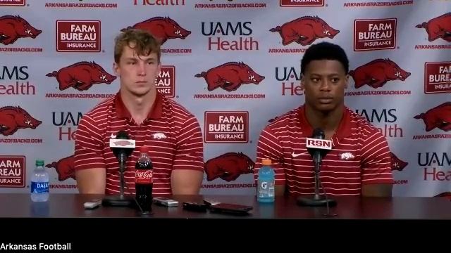 LBs Drew Sanders, Chris "Pooh" Paul Jr. talk about Arkansas' linebackers during fall camp смотреть онлайн
