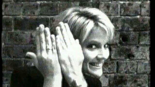 Ident Ten Yellow (2002) смотреть онлайн