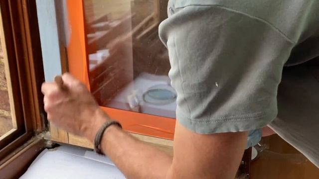 Restore a wooden window frame 1/6: overview of the different steps смотреть онлайн