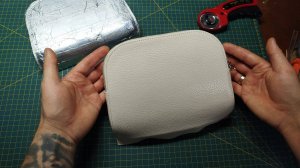 пришивной карман на рюкзак из кожи.