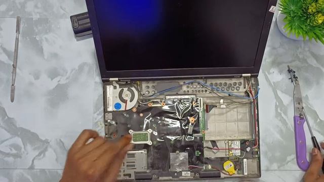 Lenovo Thinkpad X230/X220 Disassembly And Cleaning