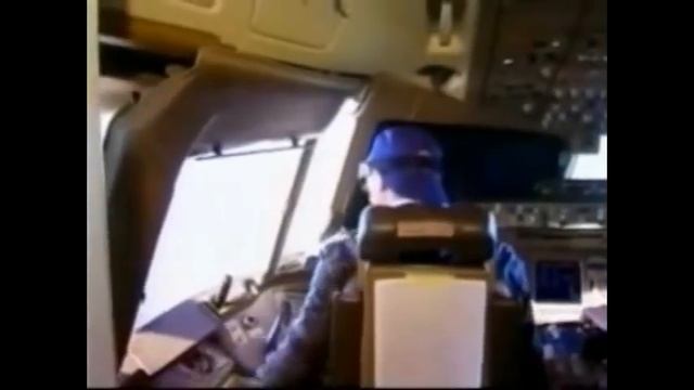 What to do when the window opens during take off? (ORIGINAL BOEING EDIT) смотреть онлайн