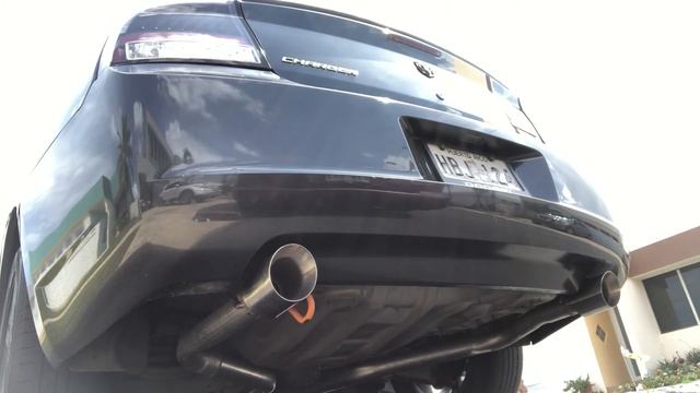 3.5L V6 DODGE CHARGER STRAIGHT PIPE STARTUP AND REVS смотреть онлайн