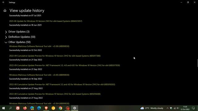 Windows 10 Patch Tuesday KB5018410 security fixes released, with new features for News and Interest смотреть онлайн