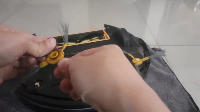 Cara Memakai Tool Brush dan Membersihkan Tanki Debu Dust Bin HEPA Filter Robot Vacuum Cleaner смотреть онлайн
