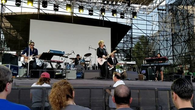Katrina "Going Down to Liverpool" Live 8/2/17 (Indianapolis, IN) смотреть онлайн