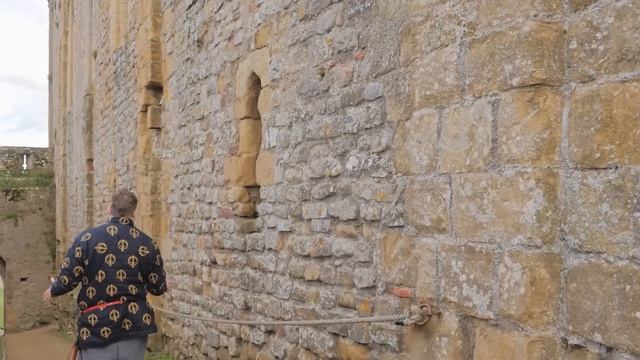 WALKING THROUGH my first CASTLE! - Shadiversity BRITAIN TOUR vlog 2 (Chepstow castle) смотреть онлайн