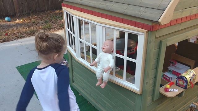 Babys Head Stuck in The Window Baby Out The Window Hidden Surprise Egg Disney Jessie ToyStory BamBa смотреть онлайн