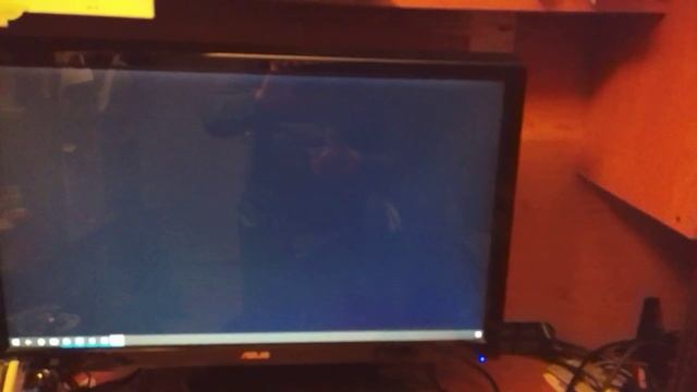 Using Windows 10 mobile with Continuum on three task on two external displays plus the phone смотреть онлайн