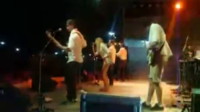 AGAPORNIS en vivo en la Fiesta del Color смотреть онлайн