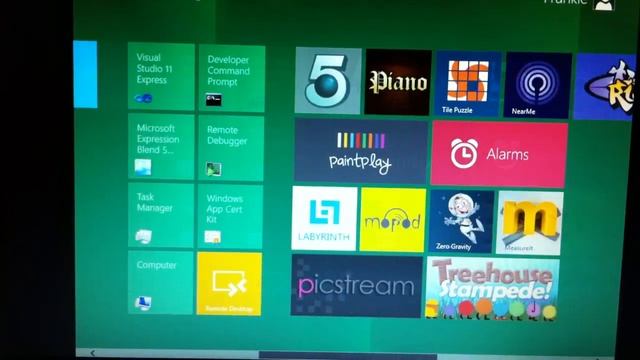 Prueba Windows 8 Tiles y Socialité (Facebook app de Windows 8) смотреть онлайн
