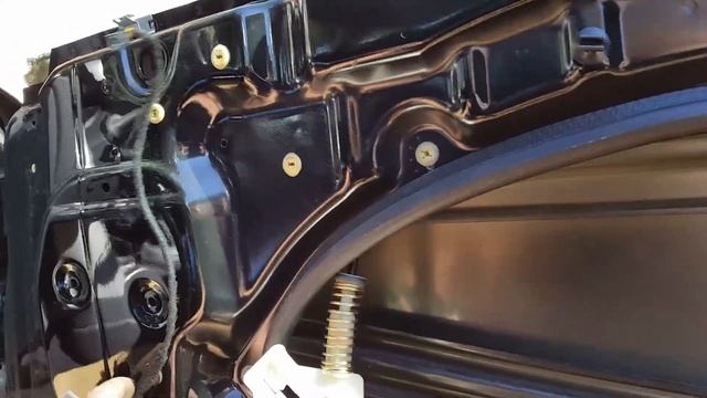 Mini Cooper 2002 Drivers window stuck and not working. Fault finding and repair. смотреть онлайн