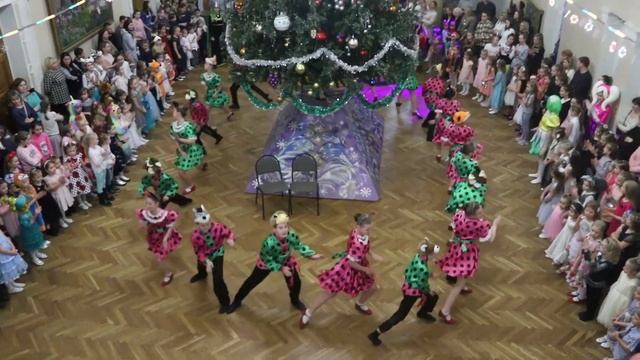 Новогодний хоровод смотреть онлайн