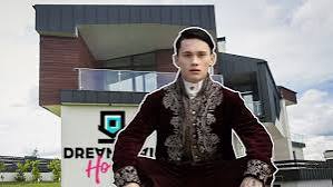 Как живёт Даня Милохин и сколько он зарабатывает