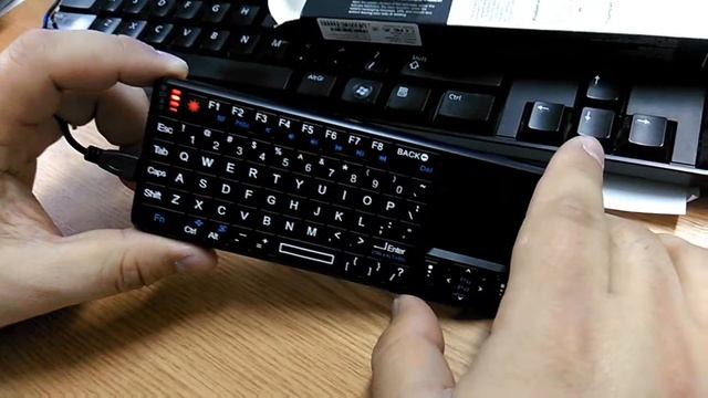 Wireless Ultra Mini Keyboard смотреть онлайн