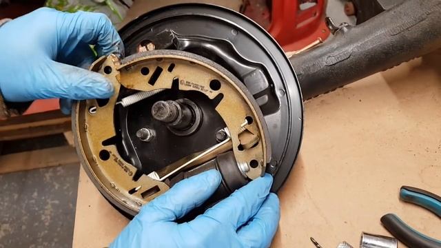 Classic Mini Restoration: Eleanor Video 32, Radius Arm Removal and Stripdown смотреть онлайн