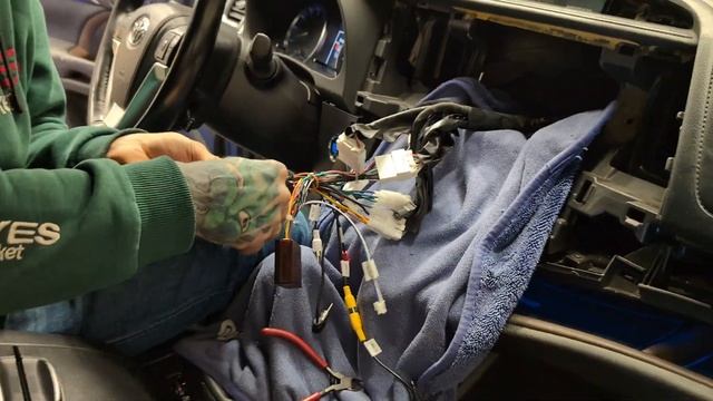 Установка 13 дюймовой TEYES cc3 2k в Toyota Highlander 2013-2018 смотреть онлайн