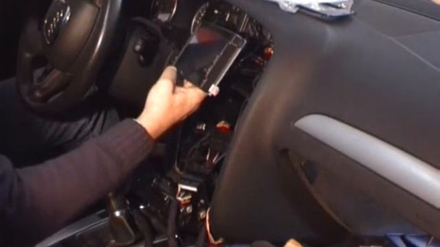 GPS Audi A4 / Instalación GPS Audi A5 / remove radio Audi A4 смотреть онлайн