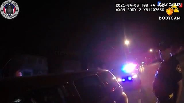 BODYCAM: Officer Breaks Woman's Window When She Tries To Ignore Him смотреть онлайн